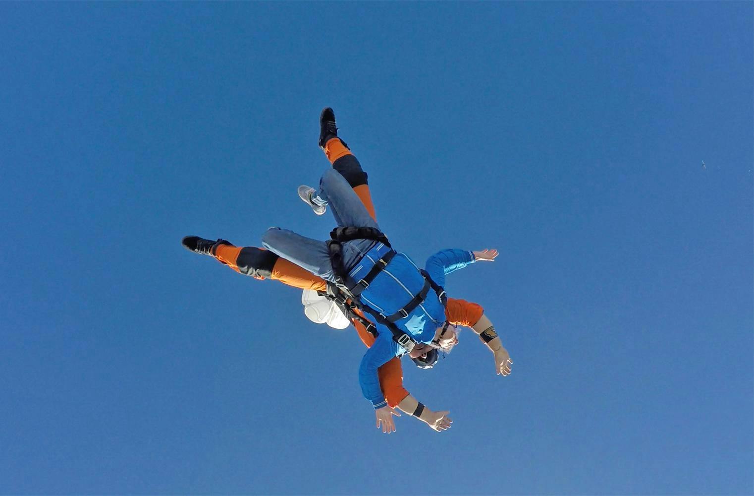 Tandem Fallschirmspringen | ca. 60 Sekunden Freifall