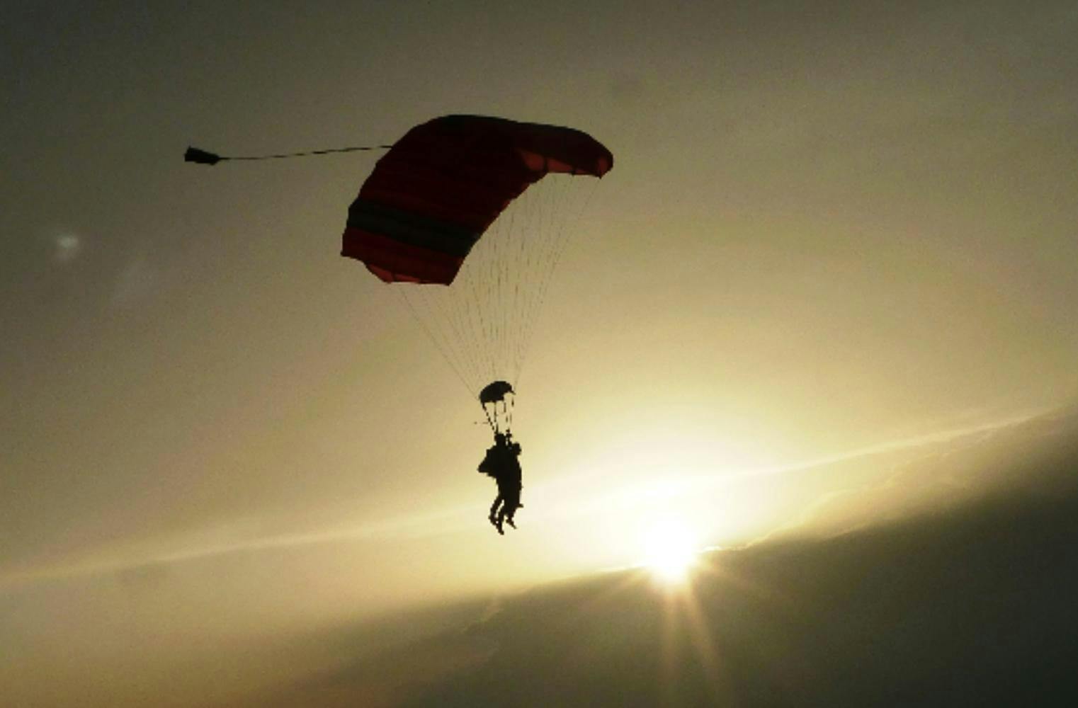 Tandem Fallschirmspringen | 60 Sekunden im freien Fall