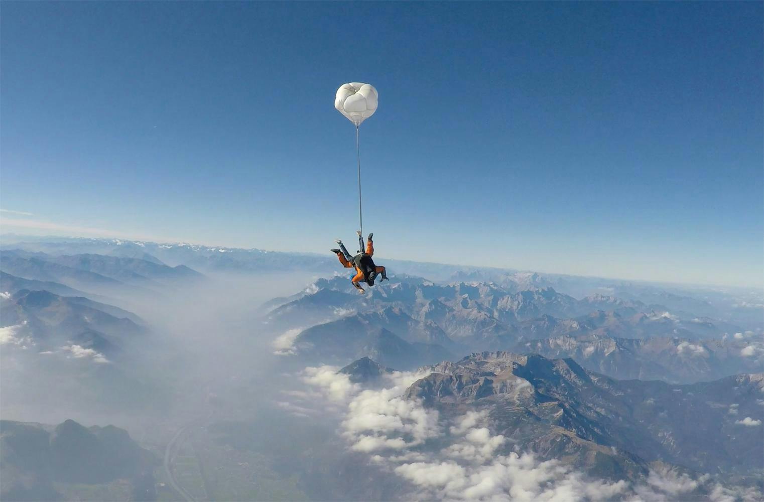 Tandem Fallschirmspringen | 60 Sekunden im freien Fall