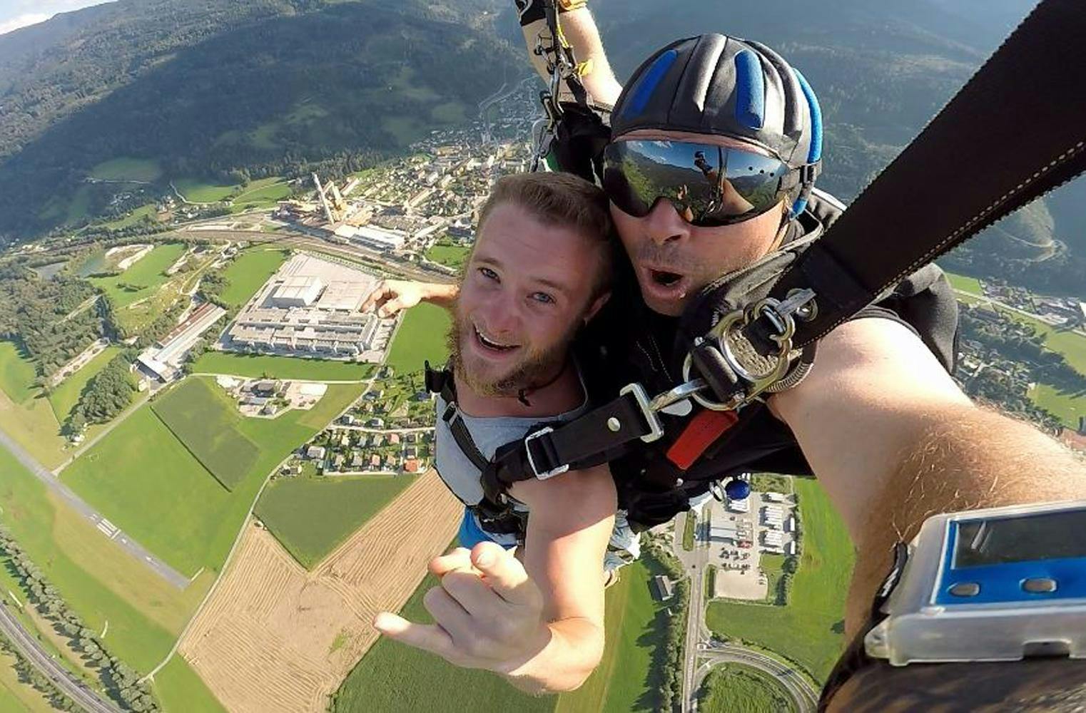 Fallschirm Tandemspringen | ca. 60 Sekunden freier Fall