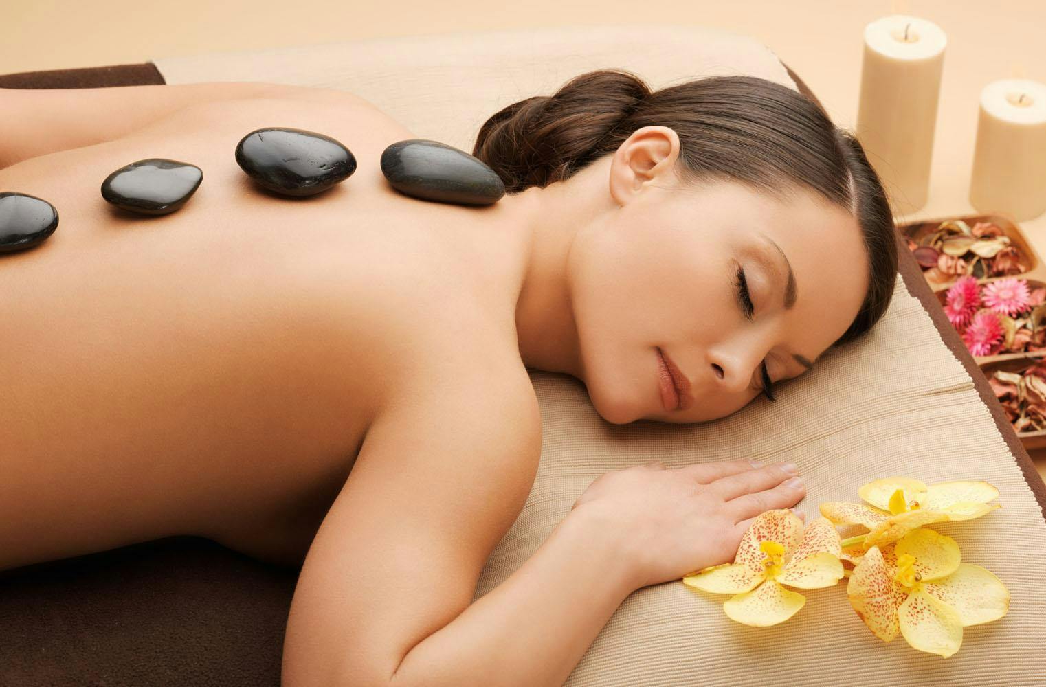 Hot Stone Massage | Entspannung mit warmen Steinen | 50 Min.