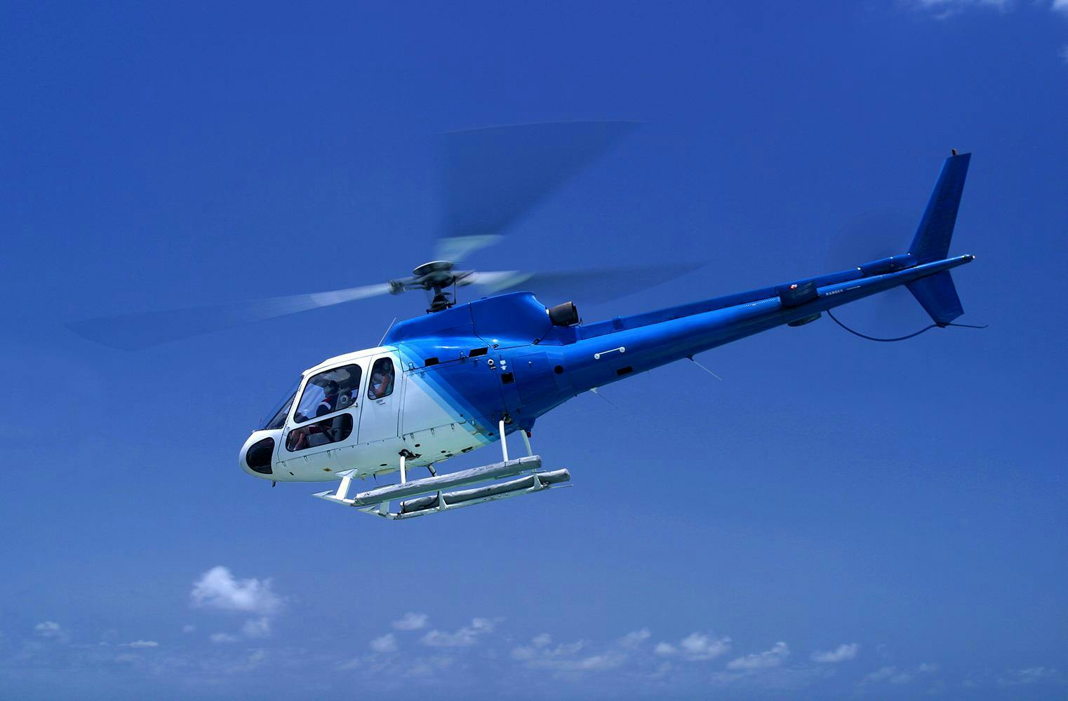 Romantischer Rundflug | Helikopter exklusiv für 2 | 45 Min.