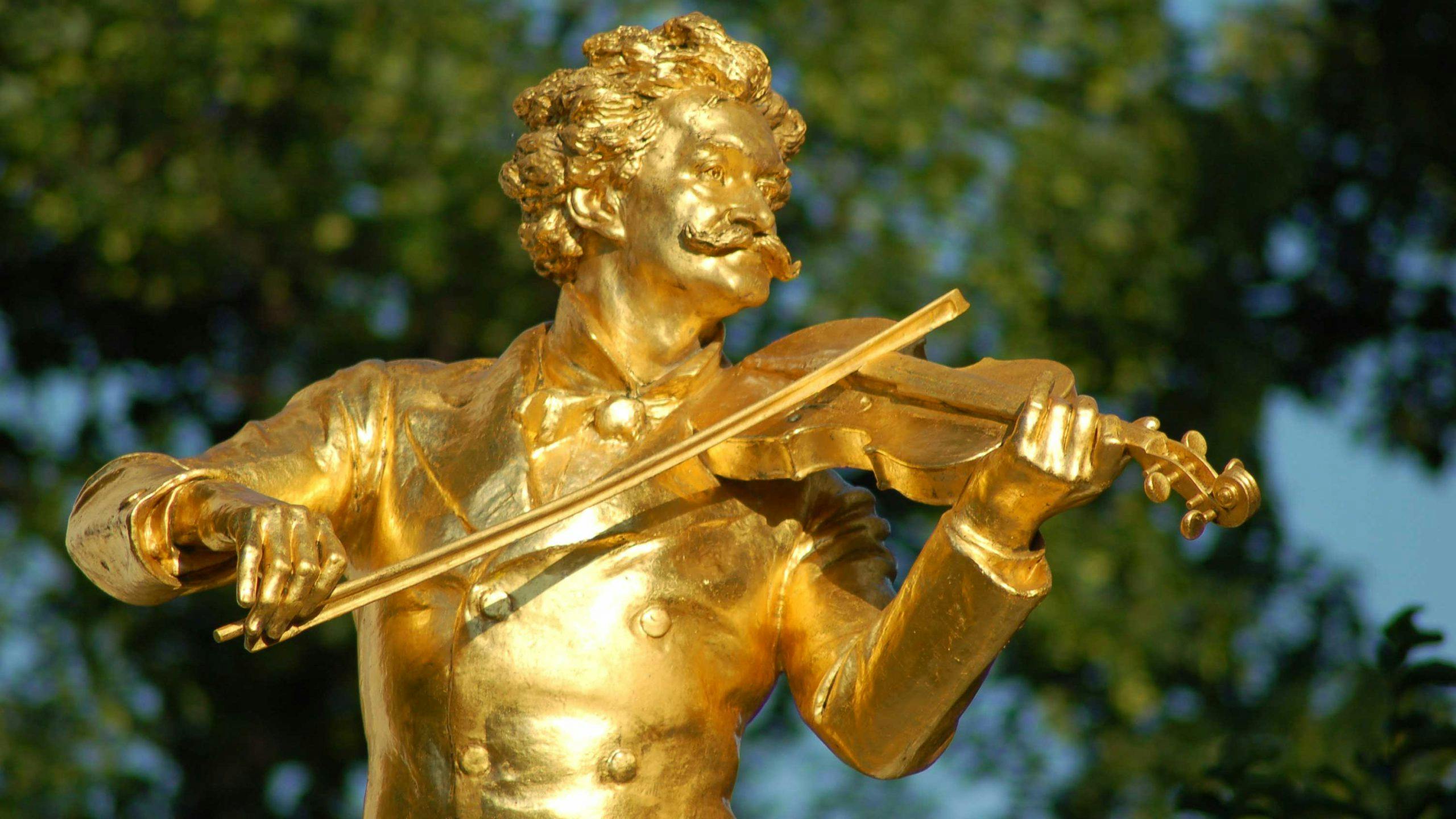 JOHANN STRAUSS & WALZER AUF DER BLAUEN DONAU - Ein historischer Abend mit dem Leben von Johann Strauss
