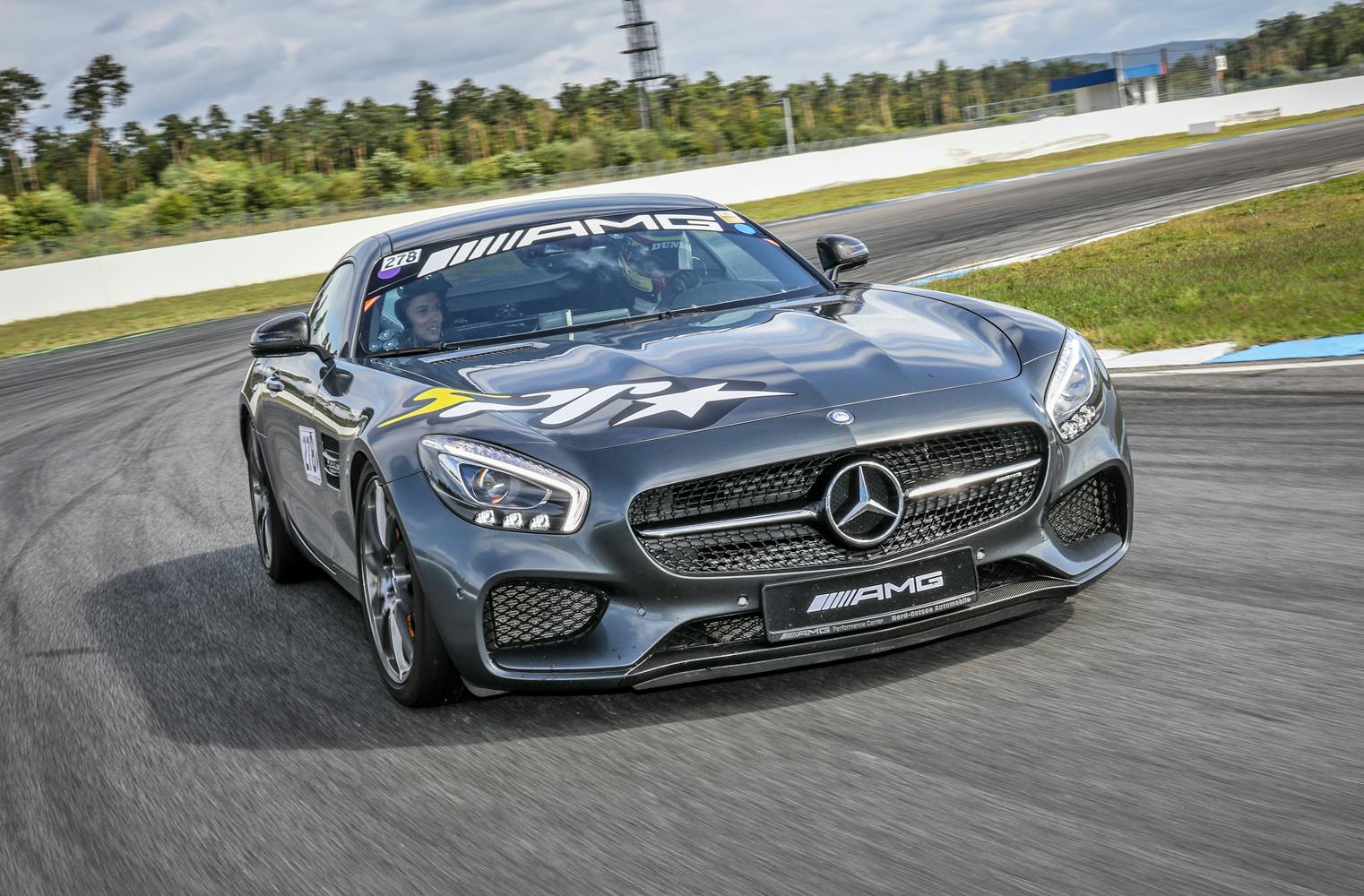 Im Mercedes-AMG GTS mitfahren | Rennaction mit dem Profi