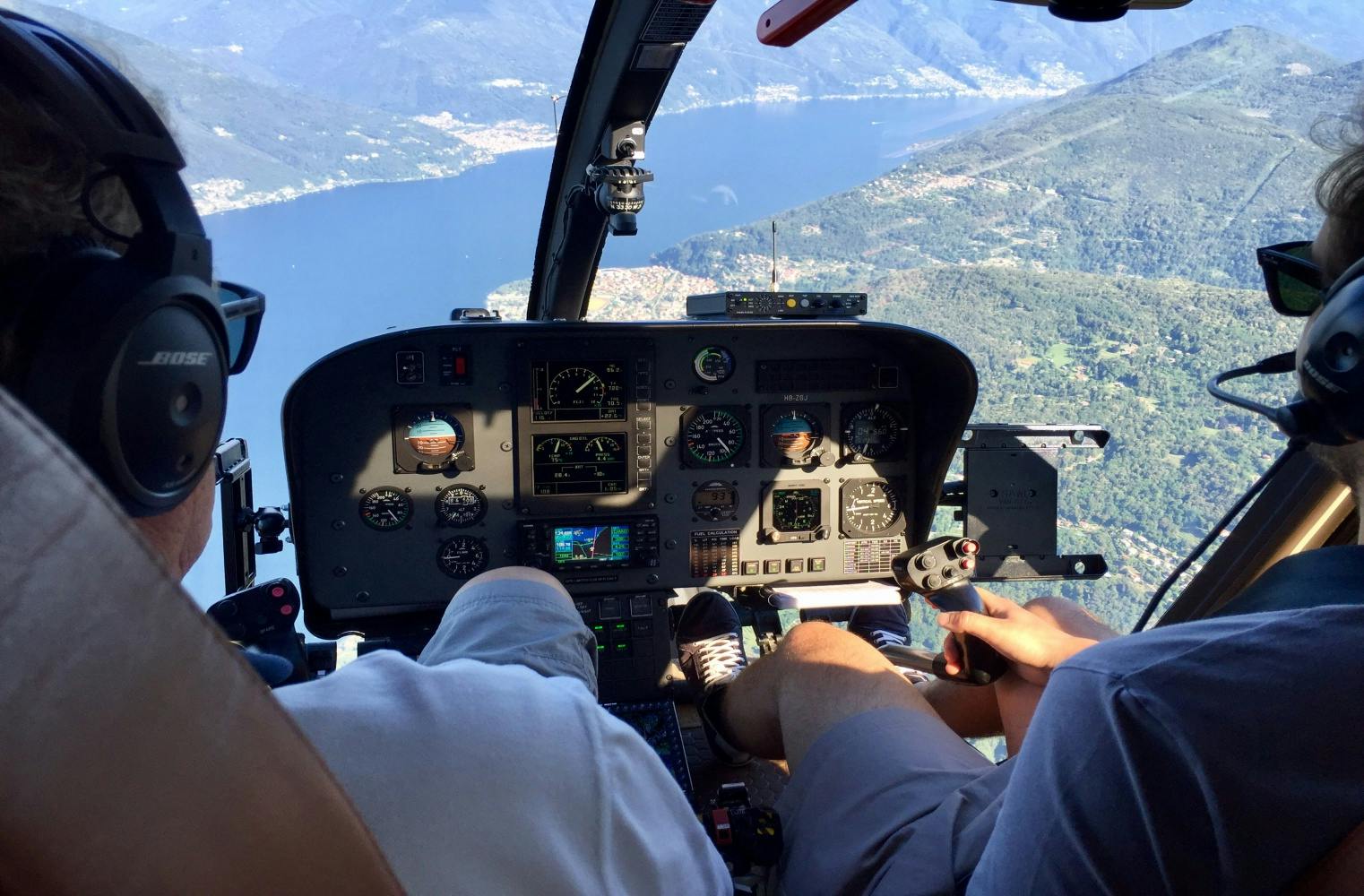 30 Minuten Helikopter EC120 B Colibri | Bergseen Rundflug 