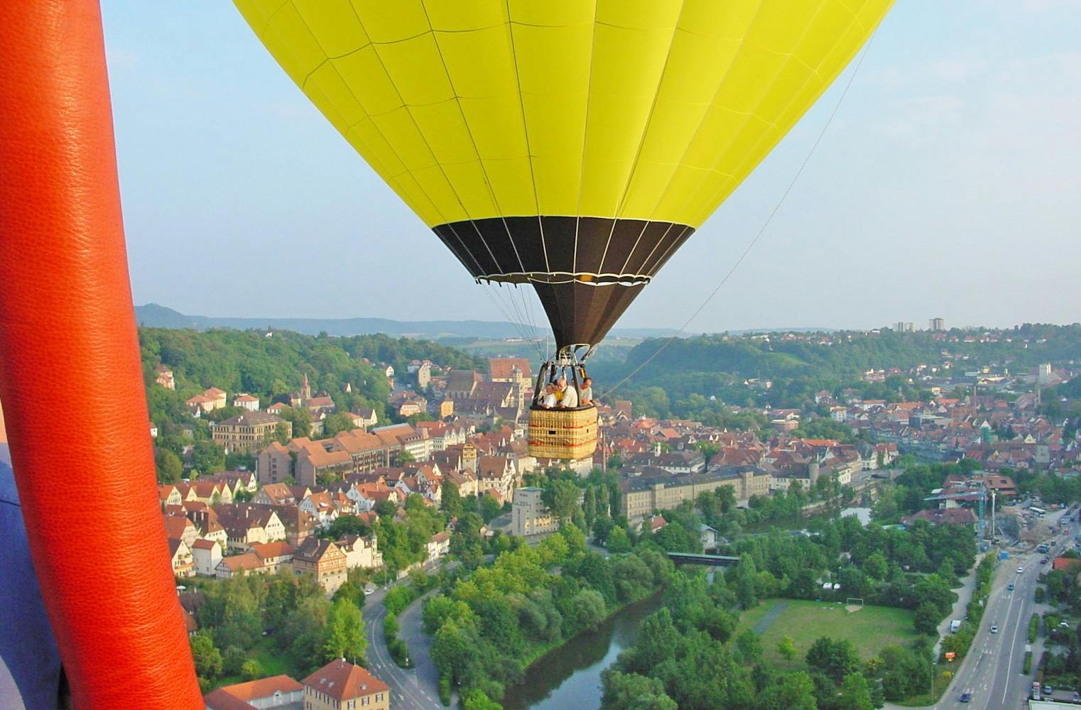 Mit Heißluftballon fliegen | 1,5 Stunden durch die Lüfte