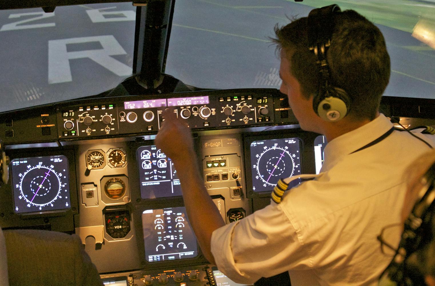 Flugzeug Simulator | einmal Pilot im Airbus A320 sein