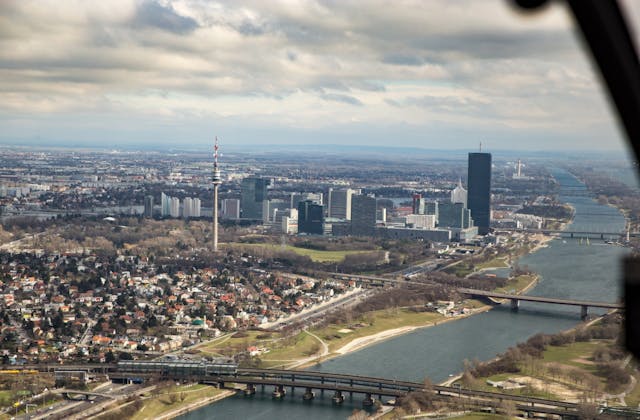 Hubschrauber-Rundflug | Wien entlang der Donau | 40 Min