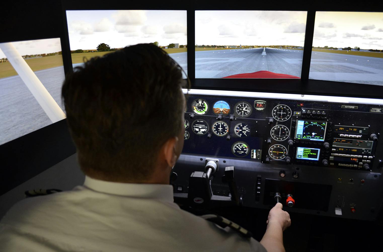Flugsimulator Full Flight | Pilot in der Cessna 172 Skyhawk