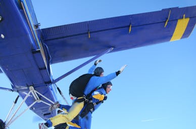 Tandem Fallschirm Skydive | 200 km/h aus 4.000 Metern Höhe
