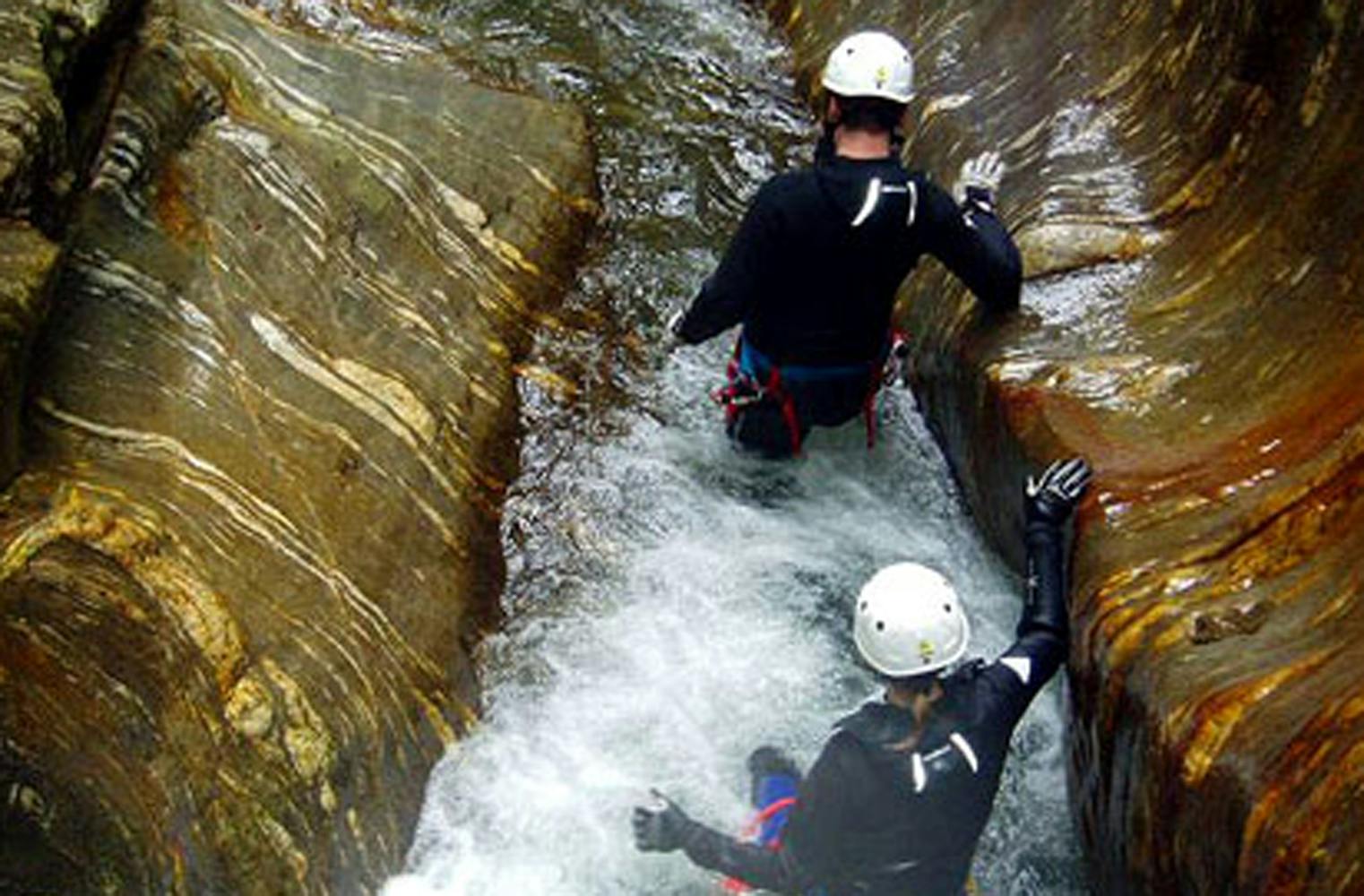 Canyoning Action | Abseilstellen bis 28 m | Sprünge bis 8 m