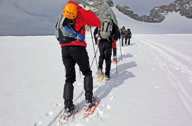 Tour mit Schneeschuhen | Wandern in den verschneiten Alpen