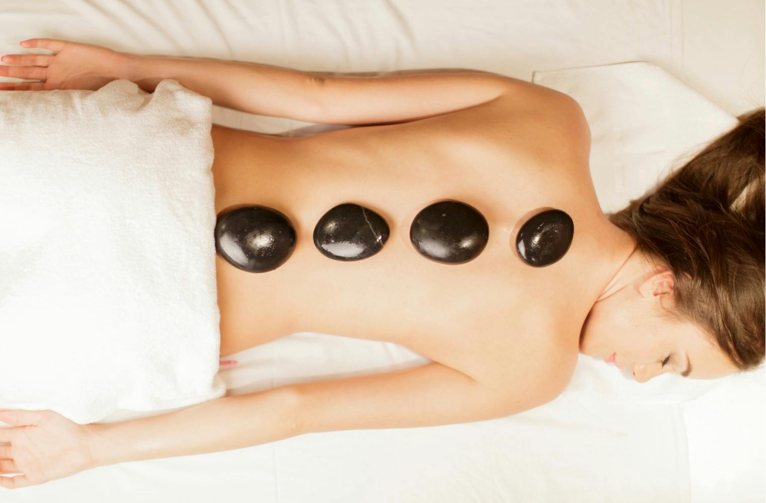 Hot Stone Massage | relax bei einer wohltuende Massage 
