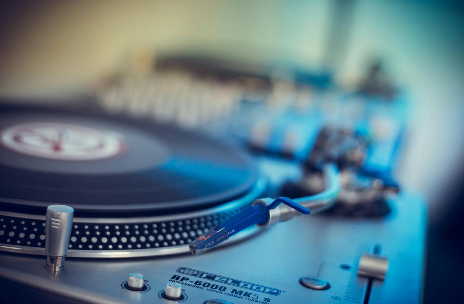 DJ-Kurs | mit Einzelunterricht zu eigenen Beats am Mischpult