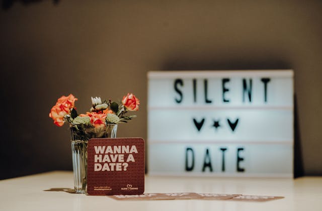 Silent Dating | Lerne gleichgesinnte Singles kennen